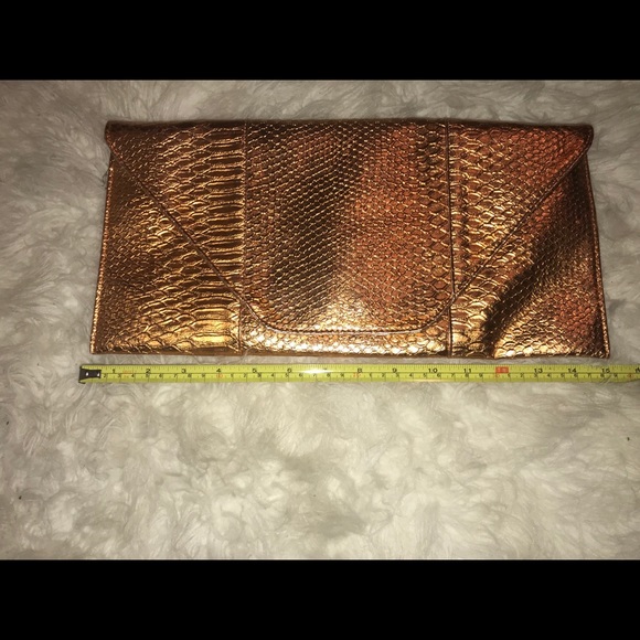 (NWOT)Large clutch(New w/o tags) - Picture 3 of 6
